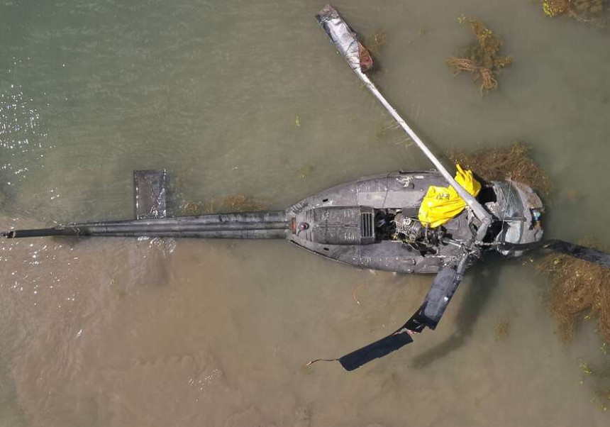 Helikopter OS BiH koji se srušio u jezero još leži u Rajlovcu