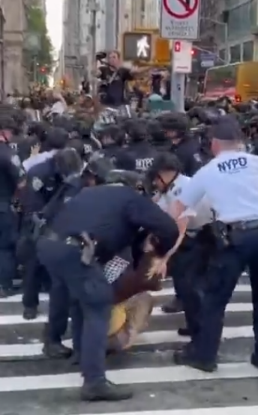 Potpuni haos u Americi: Masovna hapšenja i neredi