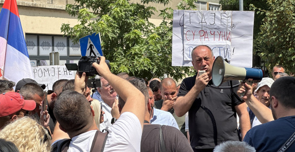 Донесите одлуку на основу права а не притиска режима