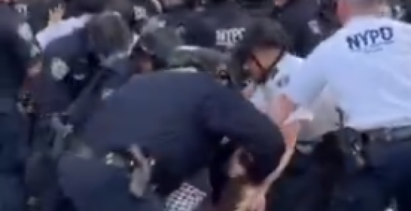 Potpuni haos u Americi: Masovna hapšenja i neredi