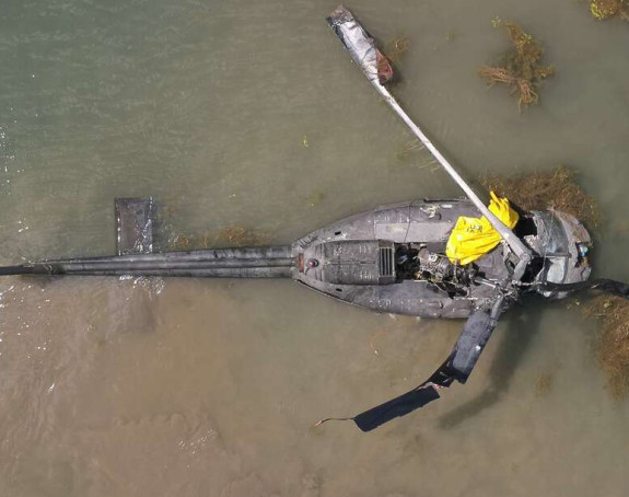 Helikopter OS BiH koji se srušio u jezero još leži u Rajlovcu