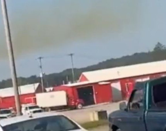 Hemijska katastrofa obustavila letove, curi azotna kiselina