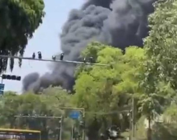 Avion s 242 putnika srušio se u Ahmedabadu (VIDEO)