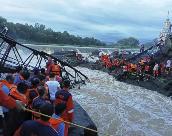 Indija: Urušio se most, ima stradalih, desetine povrijeđenih