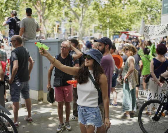 Шпанци прскали туристе воденим пиштољима, ево и зашто