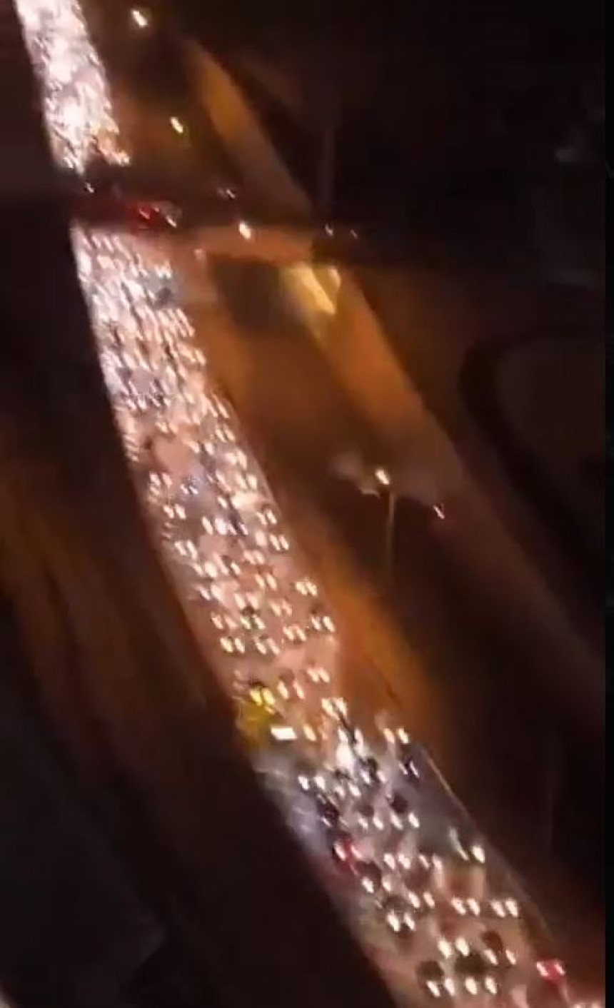 Evakuacija: Potpuni saobraćajni kolaps na izlazu iz Teherana