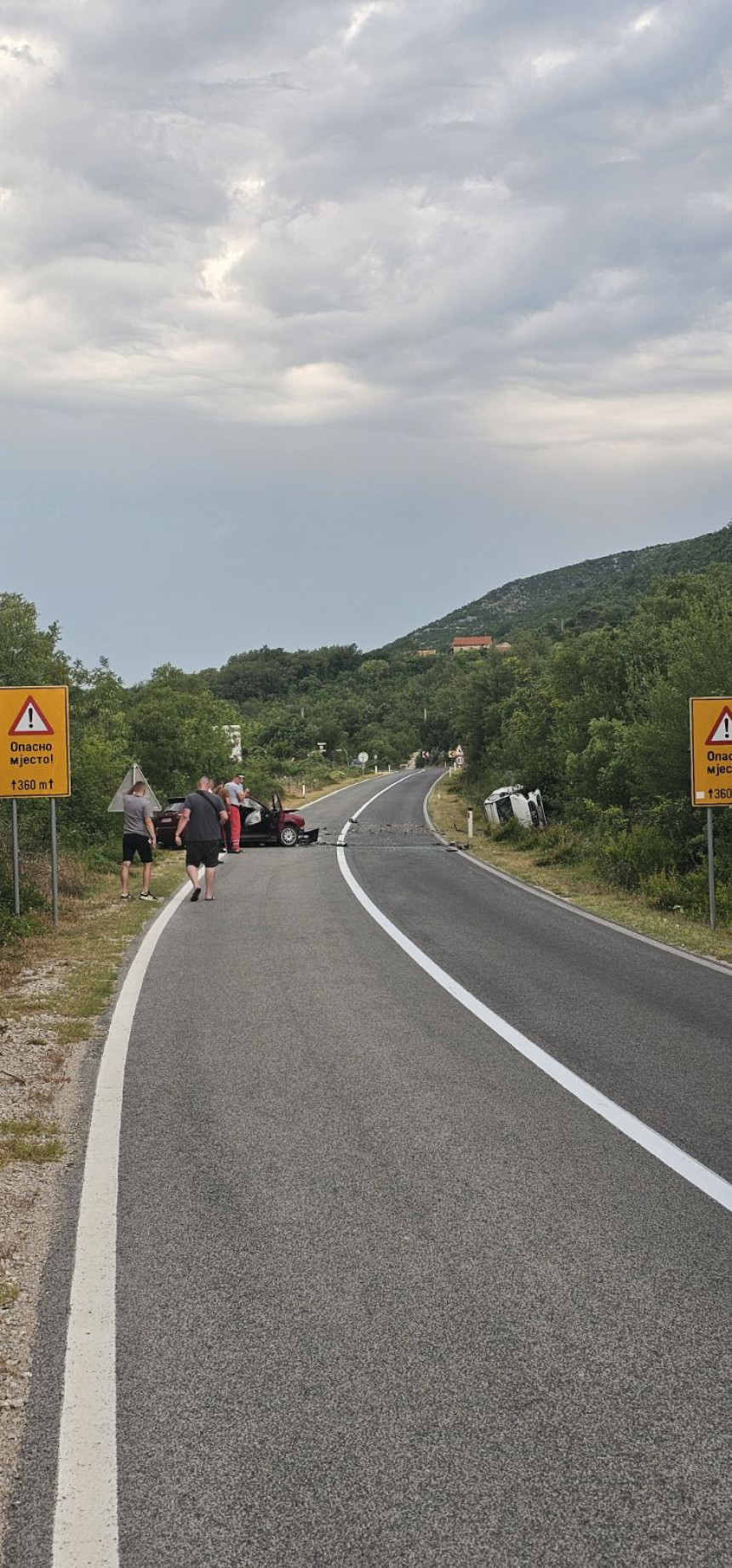 Povrijeđene četiri osobe u teškom udesu kod Trebinja