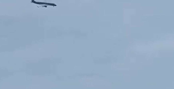 Дим у авиону са 150 путника, хитно се вратили на аеродром