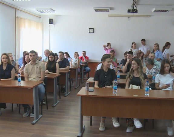 Стипендирање 65 успјешних студената у Источној Илиџи