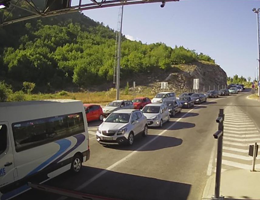 Početak ljetne sezone sa pojačanim saobraćajem