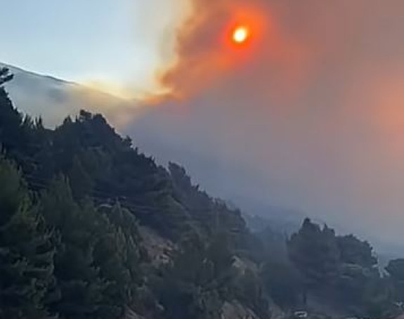 Kuće izgorjele, vatra stigla do mora, plaže evakuisane (VIDEO)