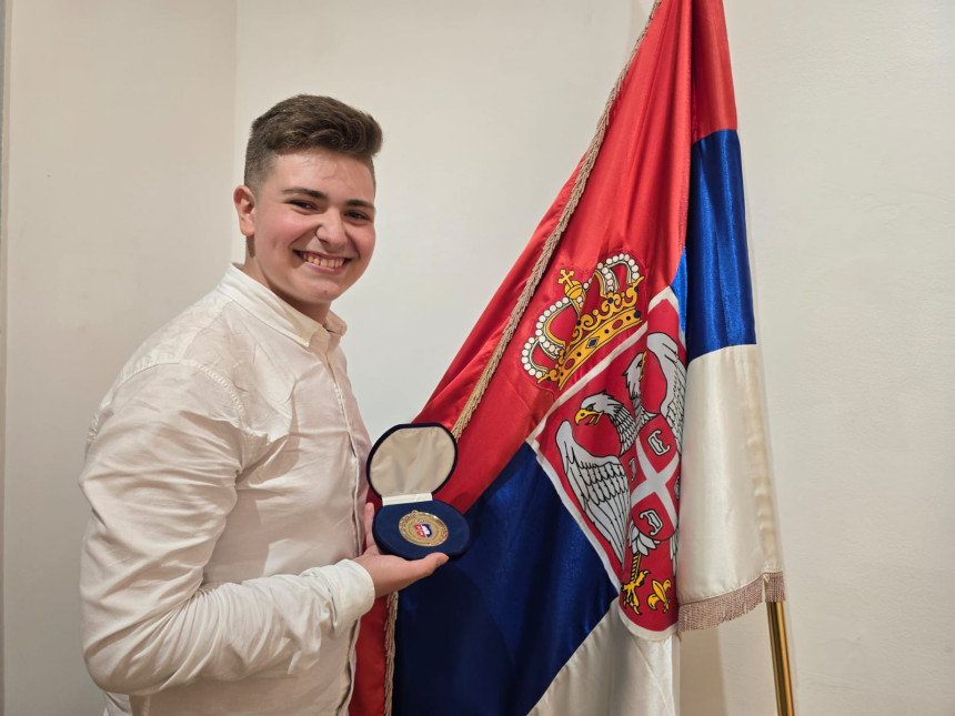 Đorđe Perić odlikovan Zlatnom značkom u Parizu