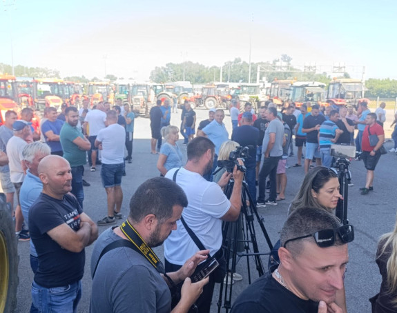 Granični prelaz Rača blokiran za teretni saobraćaj do 16 časova