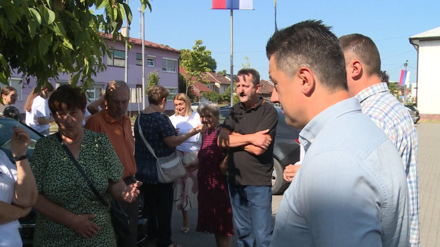 Kostajnica: SNSD-ov načelnik mještanima zabranio pitku vodu 