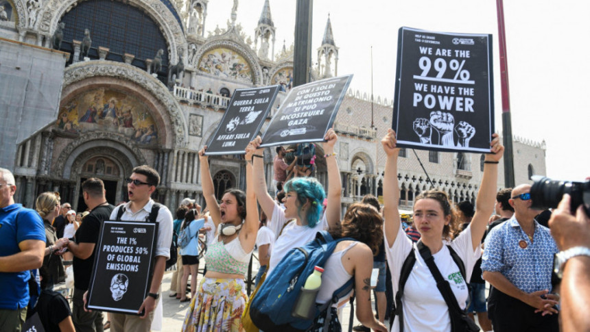 Протест против вјенчања Џефа Безоса и Санчез