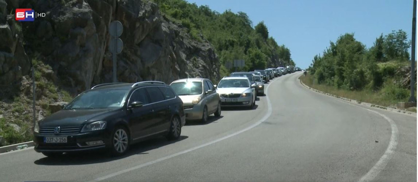 Granični prelaz na Zupcima dodatno povećao gužve