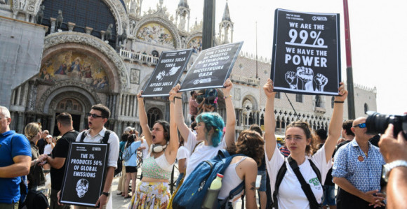 Protest protiv vjenčanja Džefa Bezosa i Sančez