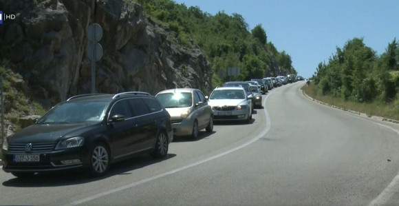 Granični prelaz na Zupcima dodatno povećao gužve
