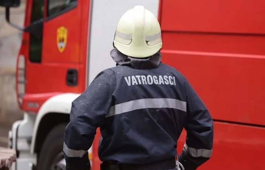 Vlast namjerava da smanji plate vatrogascima?