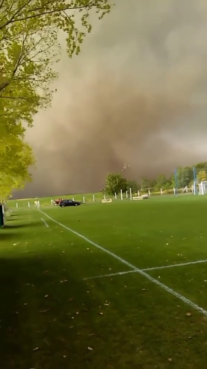 Snažan tornado pogodio selo u blizini Rume (VIDEO)