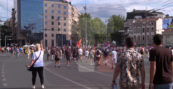 Студенти блокадери и грађани кренули са више локација ка Славији