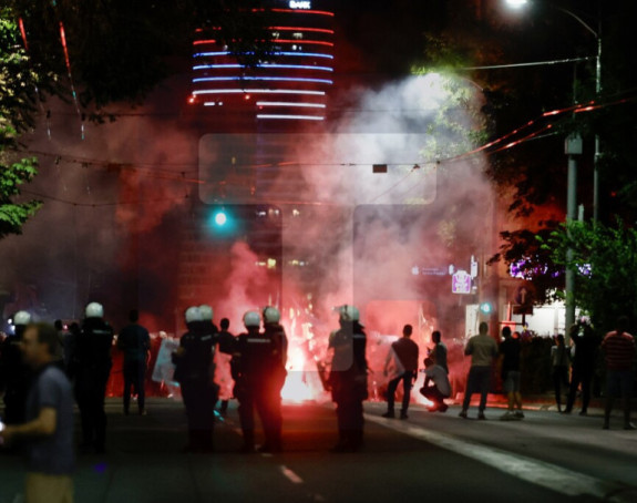 Učesnici protesta napali pripadnike policije u Beogradu