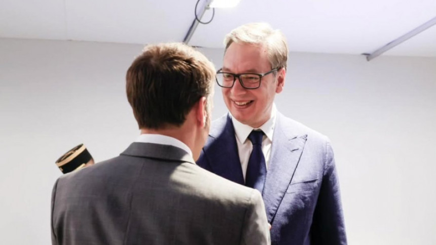 Vučić sa Makronom o unapređenju bilateralne saradnje