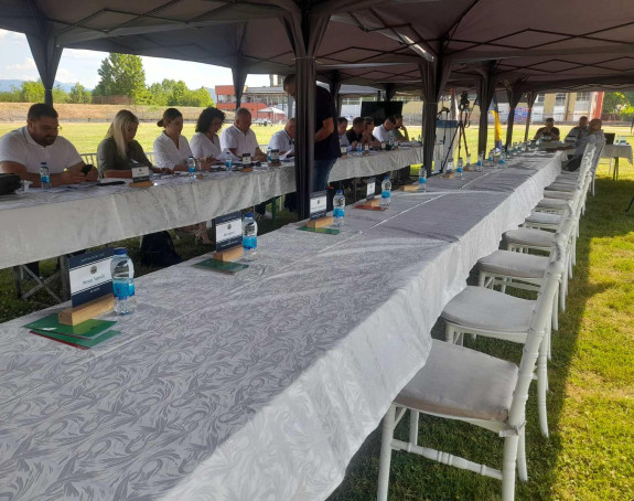 Teslićki parlament na stadionu, nema Miličevića i SNSD-a