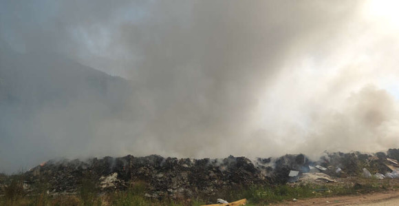 Požar na deponiji otpada kod Trnova, širi se gusti dim