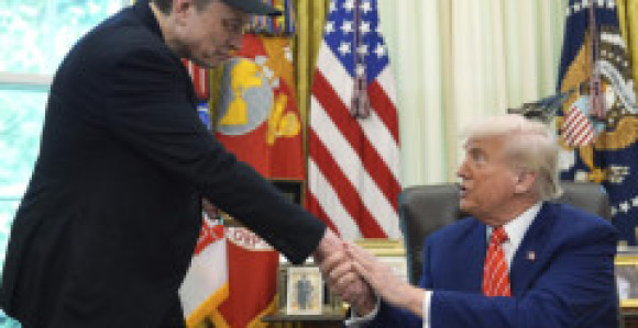 Tramp razmatra deportaciju Maska zbog kritike zakona