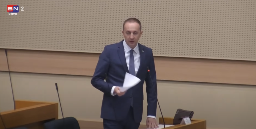 Pravite stranačku vojsku SNSD-a da vas brani! (VIDEO)