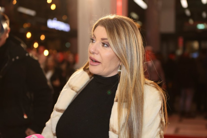 Viki optužena da je tražila mito "Grand" stao u njenu zaštitu