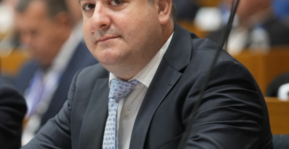Četiri miliona KM za stručne usluge u kabinetu Dodika