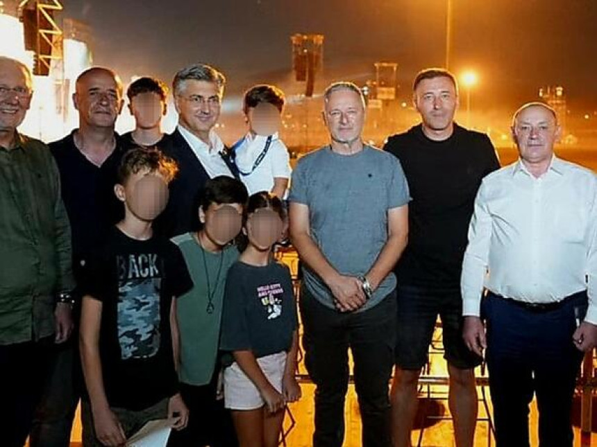 Plenković sa djecom posjetio Tompsona uoči koncerta