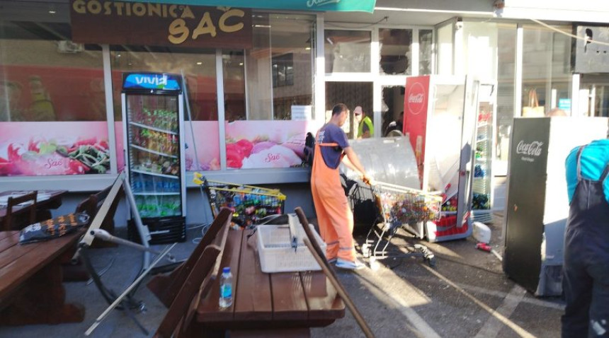 Zvornik: Bacio bombu na kafić, oštećena dva automobila