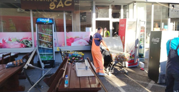 Zvornik: Bacio bombu na kafić, oštećena dva automobila