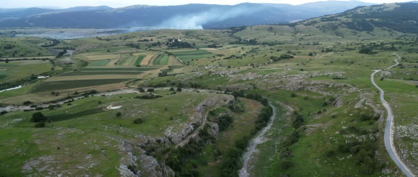 Oblačno uz sunčane periode, krajem dana moguća kiša