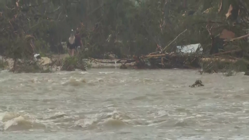 Teksas: Broj žrtava porastao na 51, traga se za nestalima