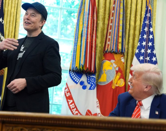 Трамп: Маскова идеја о трећој странци је смешна