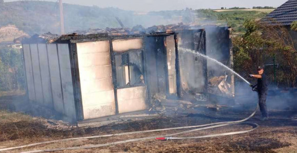 Izgorjele srpske kuće u AP KiM i ambulanta u Gojbulji