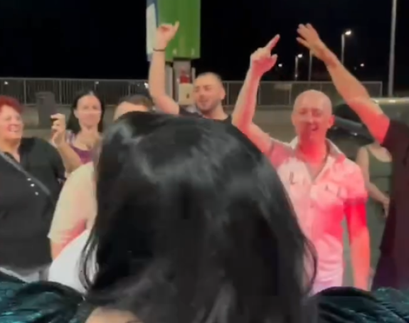 Dragana poslije koncerta zapjevala na pumpi (VIDEO)