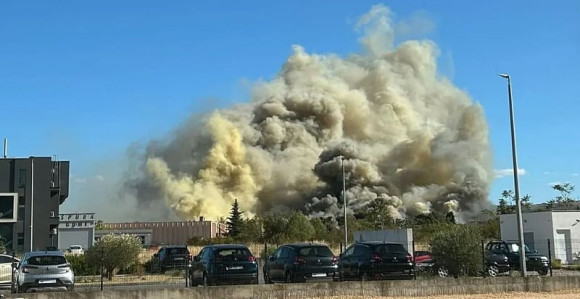 Mostar: Veliki požar zahvatio tri hale "Interkomerca"