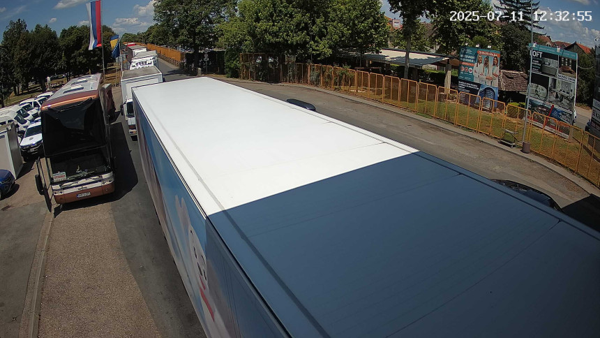 Potrebno strpljenje: Kolone na graničnom prelazu Gradina