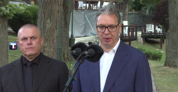 Vučić: Saučešće porodicama žrtava u Srebrenici