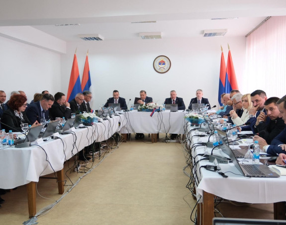 Institucije pune savjetnika koje narod plaća, a ne zna ko su