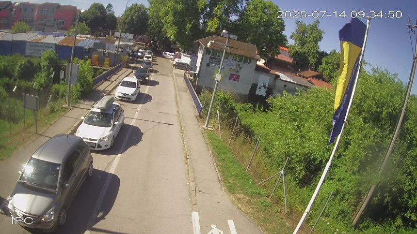 Pojačan saobraćaj na više prelaza ka Hrvatskoj i Crnoj Gori