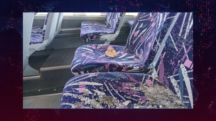 Kamenovan autobus sa djecom SKUD iz Krepšića kod Brčkog