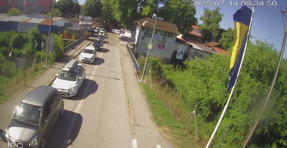 Pojačan saobraćaj na više prelaza ka Hrvatskoj i Crnoj Gori