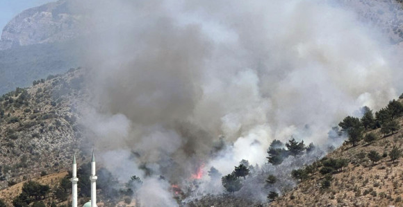 Мостар: Пожар и даље активан упркос цјелоноћном гашењу