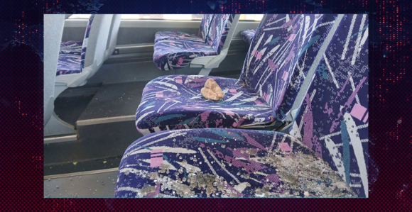 Kamenovan autobus sa djecom SKUD iz Krepšića kod Brčkog